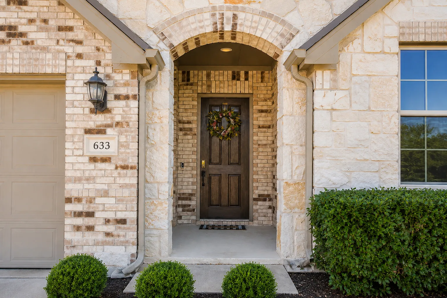 4 bed, 2203 sqft, $2,595 — Photo 2