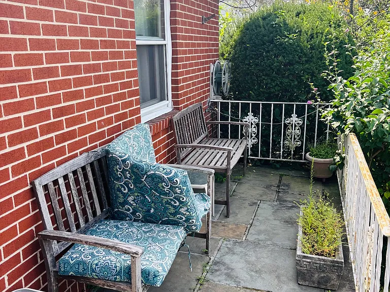 45 Nassau Ave — Photo 5