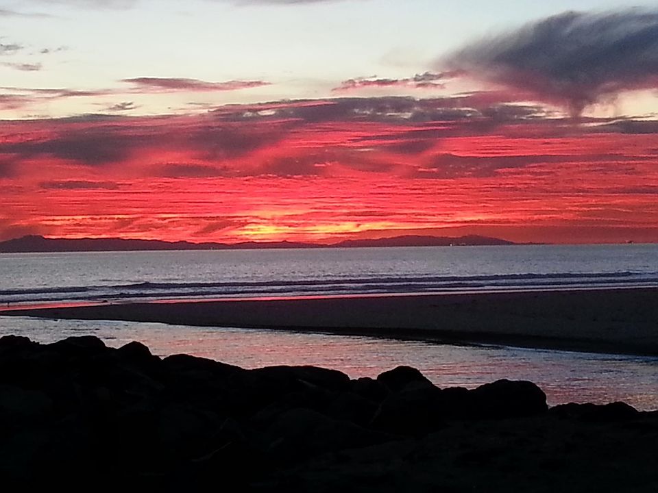 A beautiful HB sunset with a view of Catalina Island!