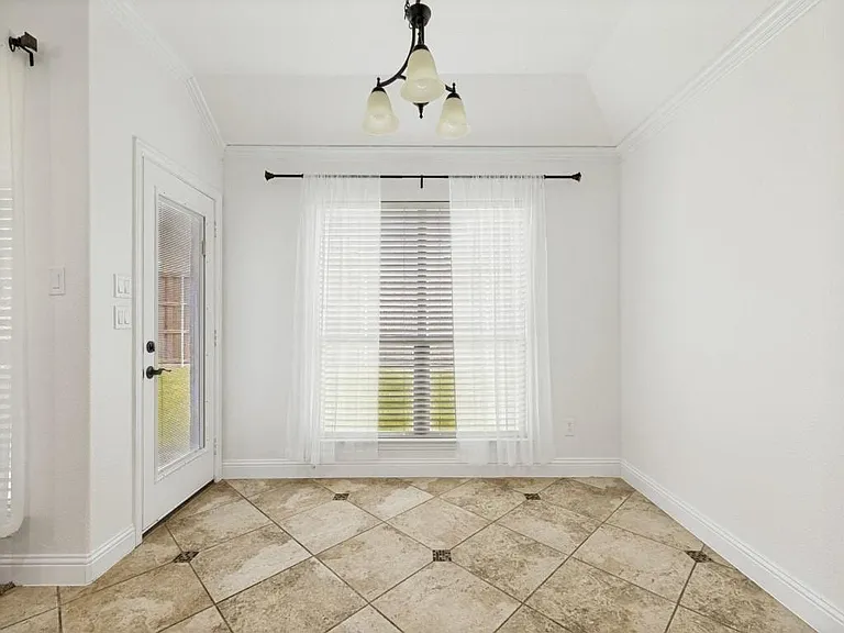 16400 Stillhouse Hollow Ct — Photo 8