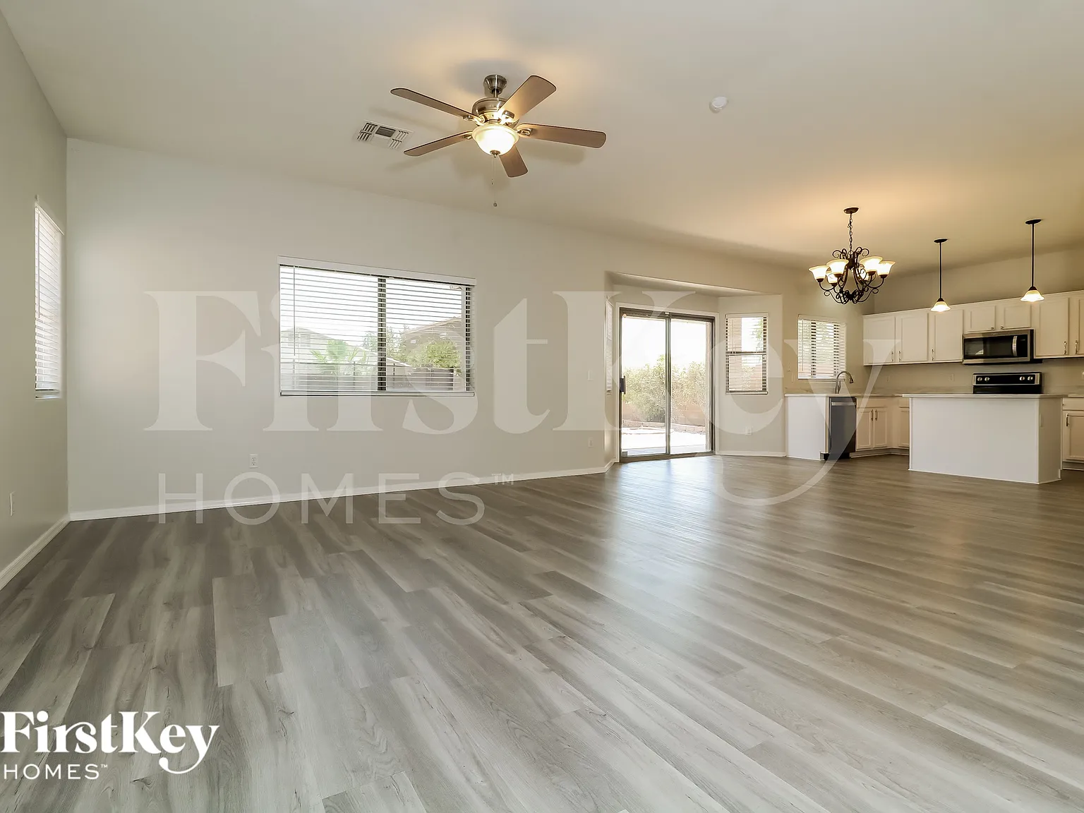4 bed, 2.5 bath, 1927 sqft, $2,020 — Photo 4