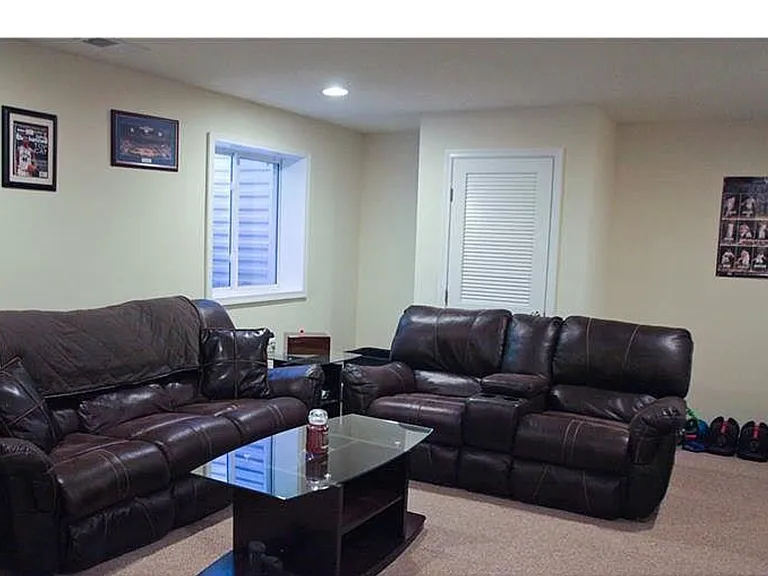 8026 Hinsdale Ln — Photo 7