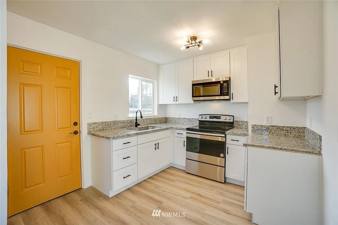 3 bed, 876 sqft, $1,350 — Photo 3