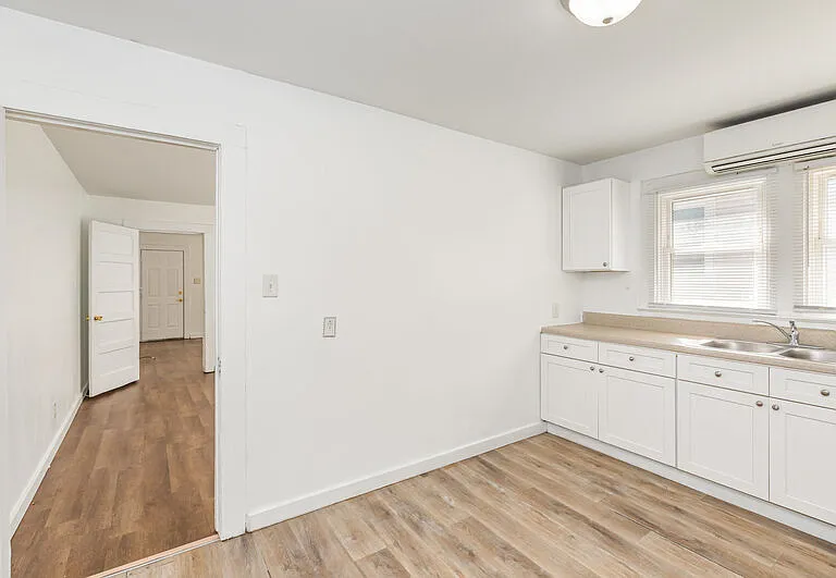 659 Wilson St — Photo 10