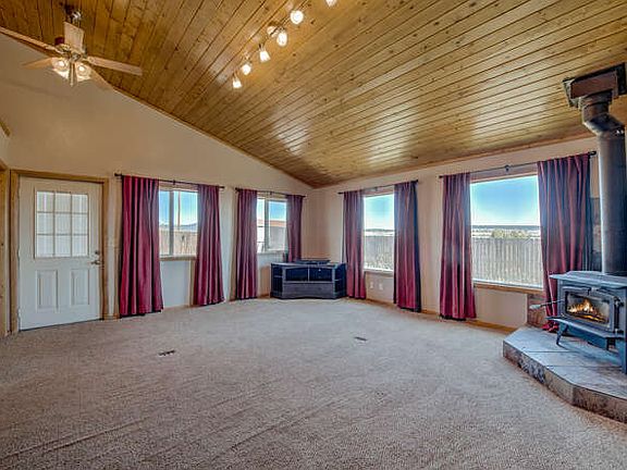 5th image of 801 Crawford Ln