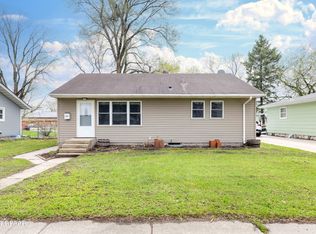 1107 Sunset Dr, Grand Forks, ND 58201