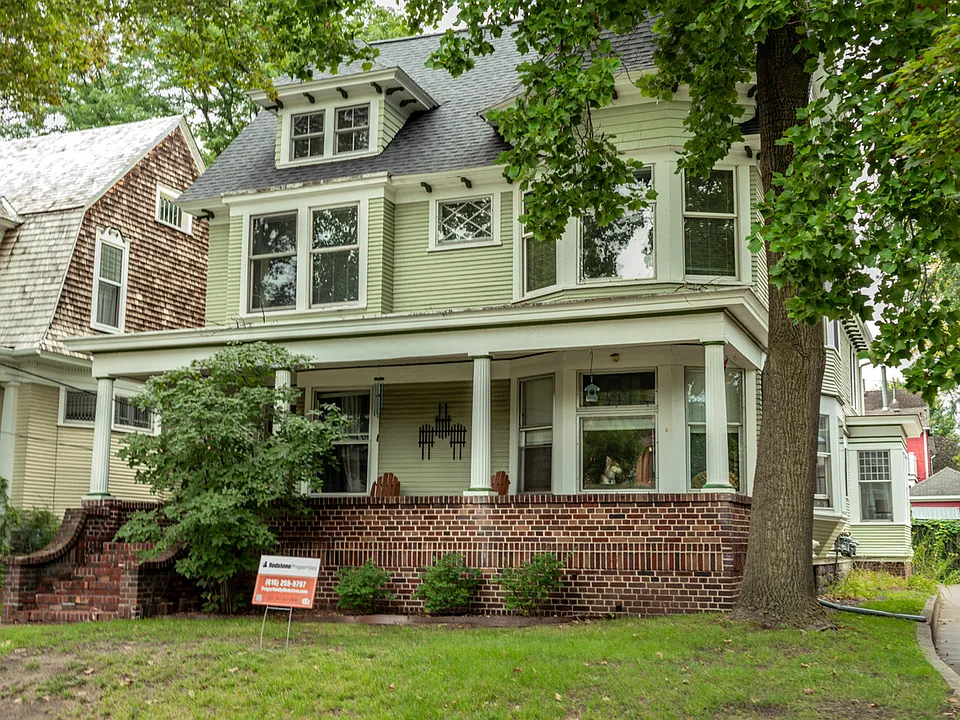 558 Madison Ave SE