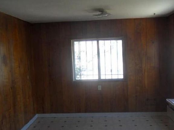 5th image of 3642 E 53rd St