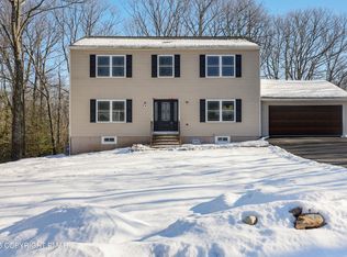 14 Stonegate Ct, Mount Pocono, PA 18344