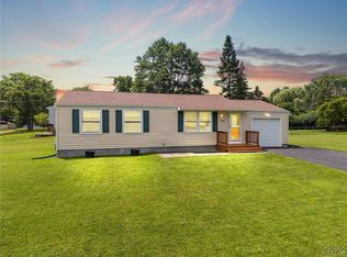 5106 Briarledge Rd, North Syracuse, NY 13212