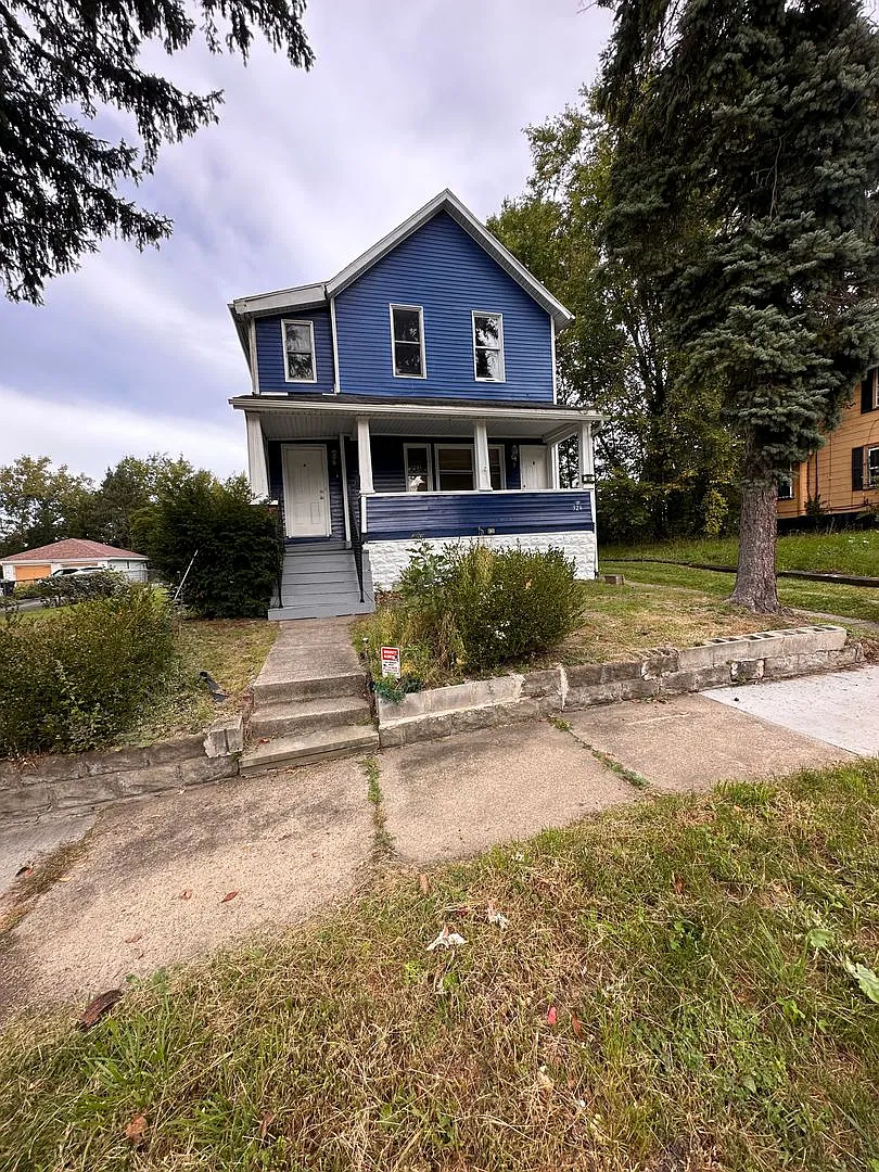 Welcome home to 324 Eastland Ave! — Photo 1