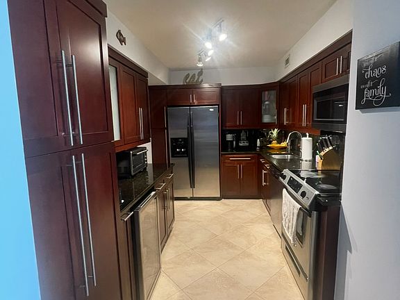 3rd image of 6770 Indian Creek Dr APT 12