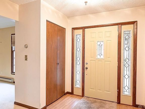 5th image of 400 Poplar St