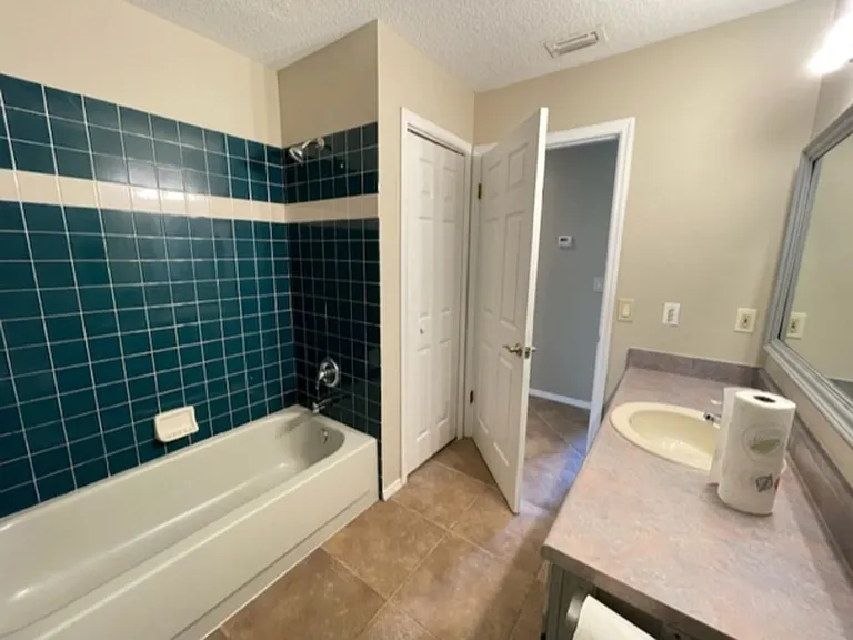 9332 Trevarthon Rd — Photo 29