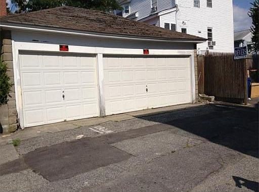 4th image of 127-129 E Haverhill St