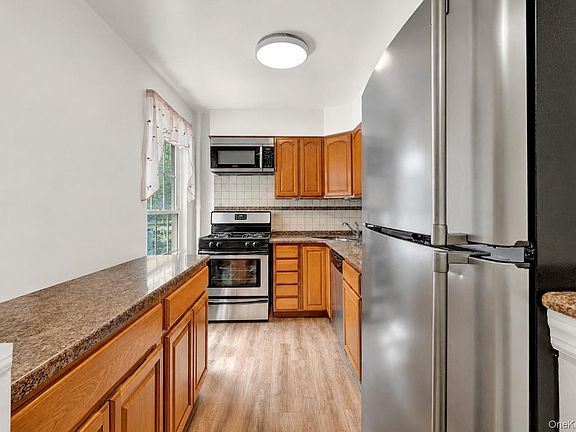 4th image of 180 Van Cortlandt Park S #5C