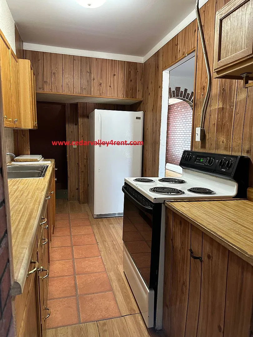 2 Bedroom, 1 Bathroom Townhouse for Rent- 434 Oaklawn — Photo 4