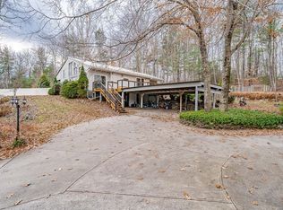 41 Westwood Dr, Russell, MA 01071