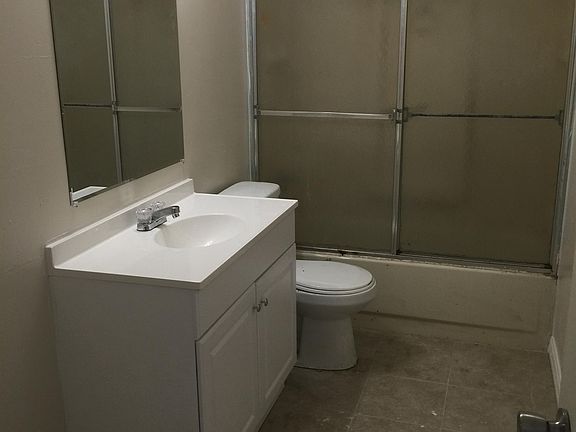 4th image of 1049 S Terry Ave