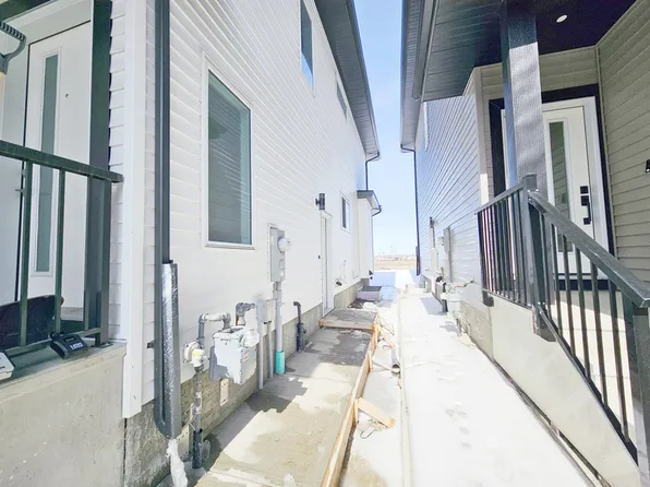 1812 155th Ave NW, Edmonton, AB T5Y 0C1