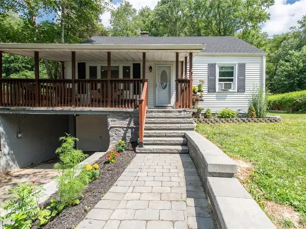 2 Bishop Drive, Poughkeepsie, NY 12603