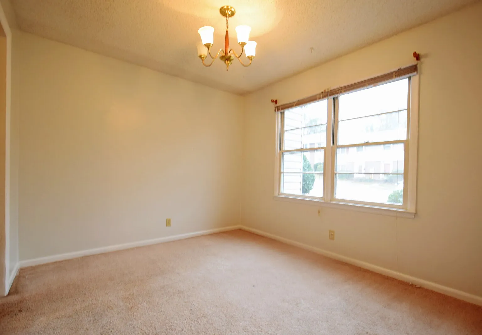 3 bed, 2.5 bath, 1452 sqft, $1,250 — Photo 4