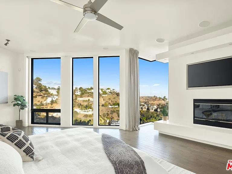 2231 Sunset Plaza Dr — Photo 18