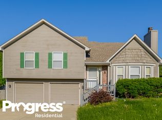 704 Shiloh Dr, Raymore, MO 64083