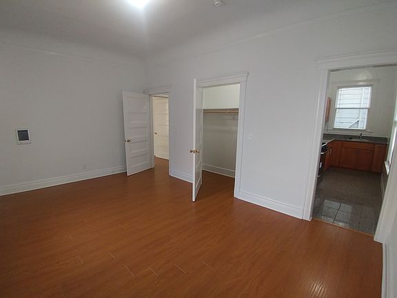 2nd image of 880 Oak St APT 6