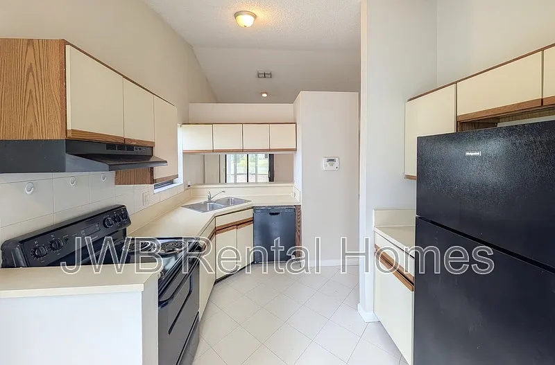 Building Photo - 8412 Long Meadow Cir N