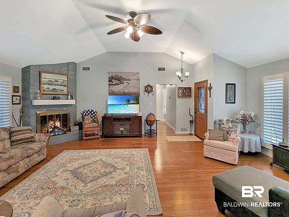 5th image of 103 Cherry Cir