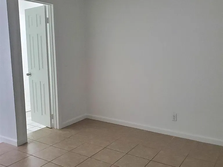 4740 Hairland Dr — Photo 15