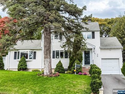 81 Dora Ave, Waldwick, NJ, 07463