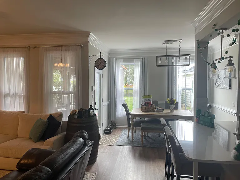 4 Ashley Crossing Dr — Photo 3
