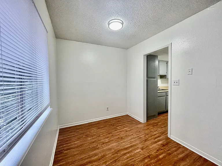 Chestnut Place Apartments — Photo 4