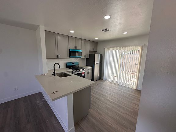 3rd image of 219 N Horne #219