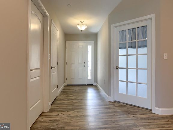4th image of 1061 Villa Dr