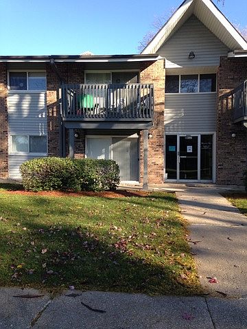 1st image of 16W543 Mockingbird Ln APT 208