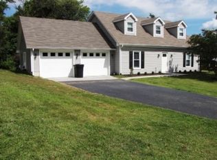 7961 Forest Edge Dr, Roanoke, VA 24018