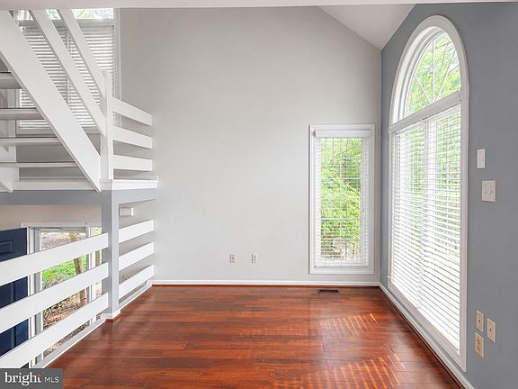 5th image of 84 Andover Ct