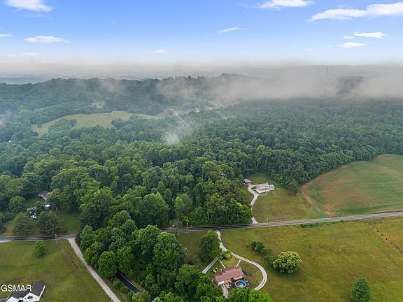 2nd image of 16 Mill Springs Rd