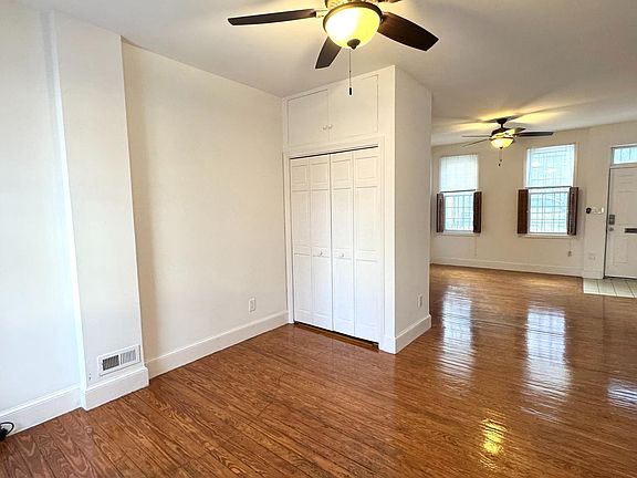 5th image of 605 2nd St NE