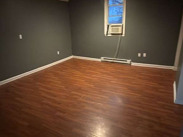 554 W Broadway APT 4
