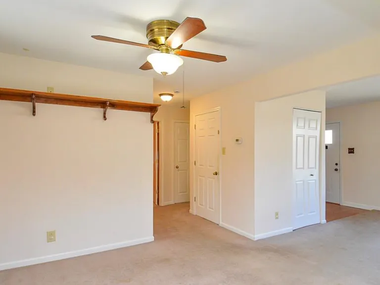 410 Robert Ave — Photo 5