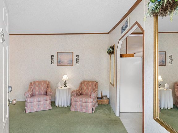 3rd image of 8443 Knollwood Dr.