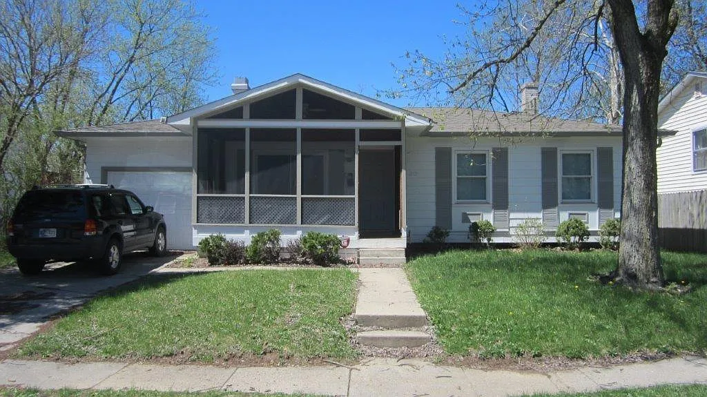3520 N Cecil Ave photo 1