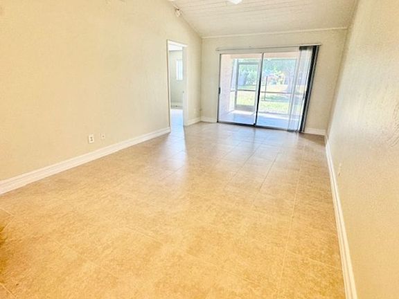 4th image of 9313 Lennex Ln