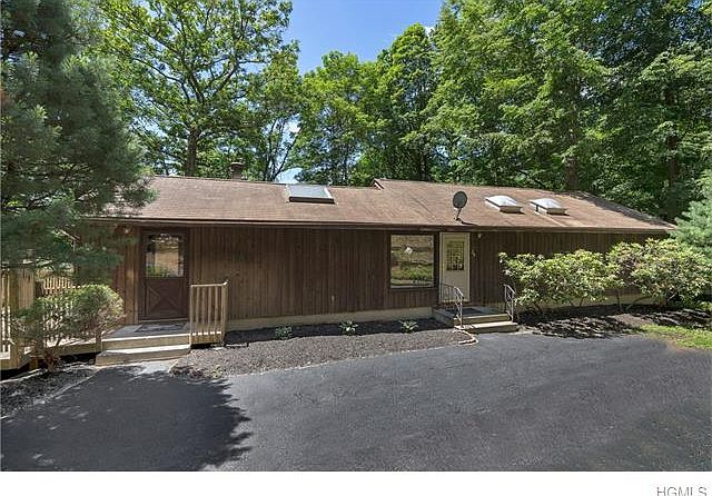 1st image of 29 Narcissus Dr