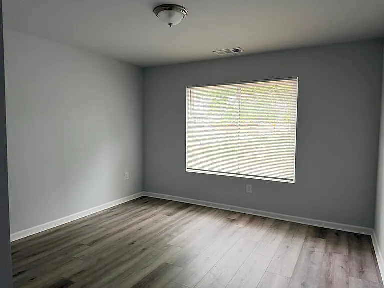 Somerset Apartments — Photo 13