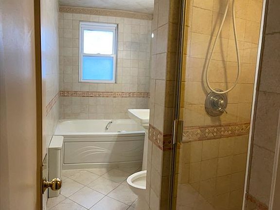 3rd image of 1471 E 31st St #2